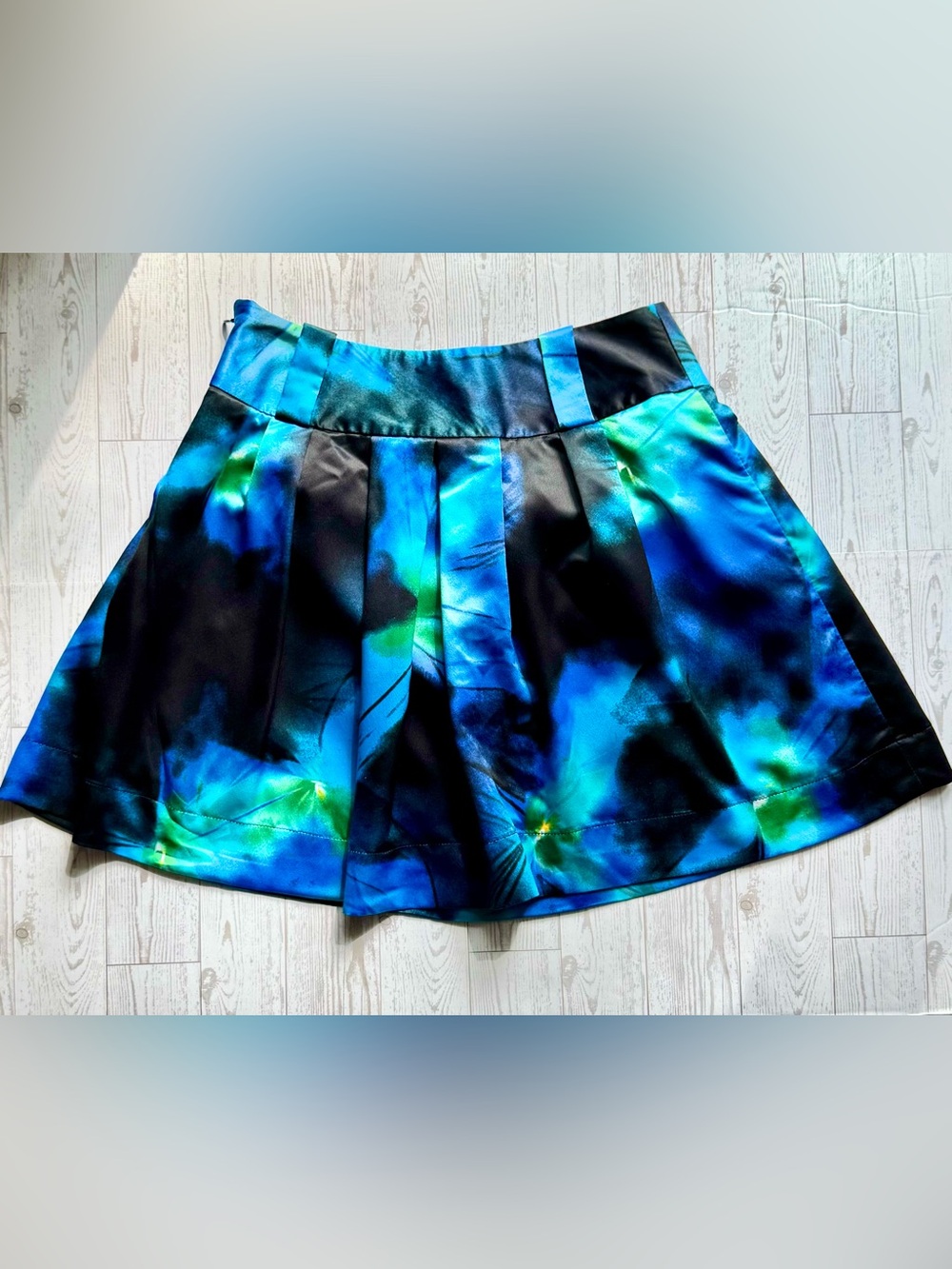 Bold, Water Color, Satin, Blue, Black & Green,  A-Line Skirt w/ Lining - size 6 - Picture 11 of 11